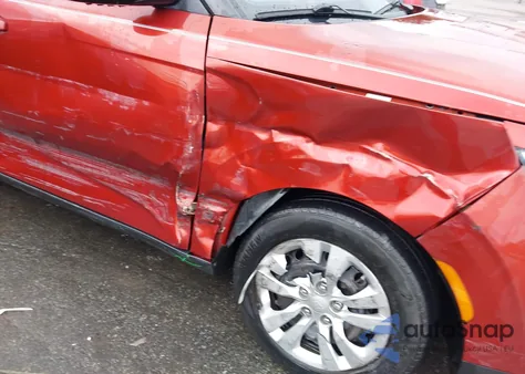 2020 Kia Soul Lx z USA, uszkodzony, nr VIN KNDJ23AU3L7116418